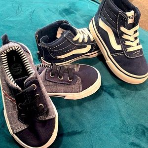 Two pairs lot of toddler tennishoes